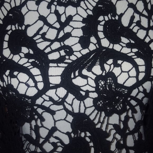 Black lace crop top - Picture 4 of 4